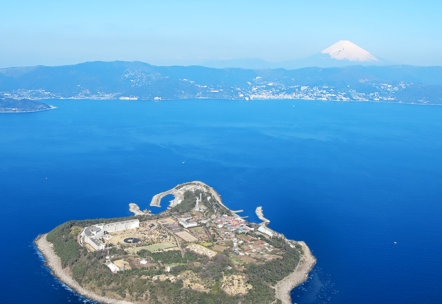 從初島還可看到富士山